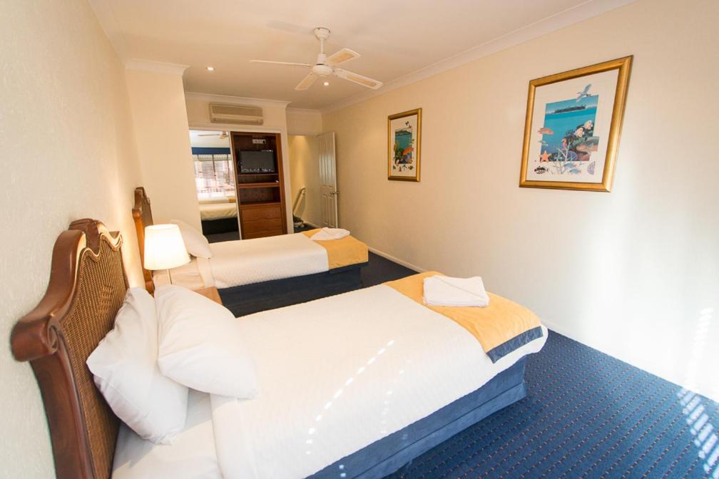 Tinaroo Lake Resort 4*